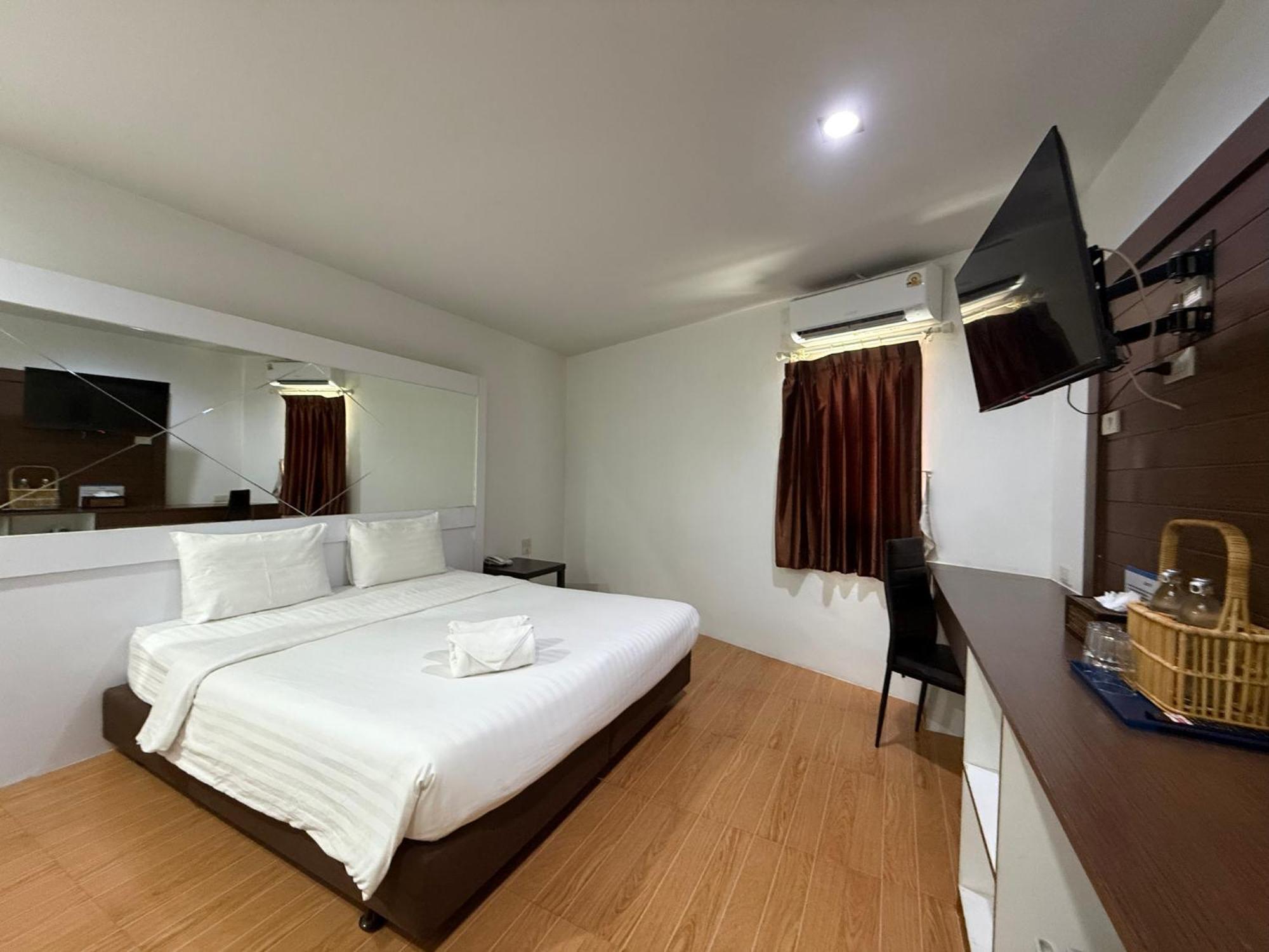 Bed By Cruise Hotel At Samakkhi-Tivanont Nonthaburi Exterior foto
